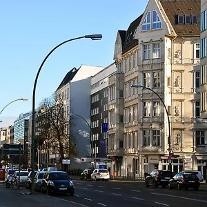 https://hotel-pension-charlottenburg.find-berlin-hotels.com